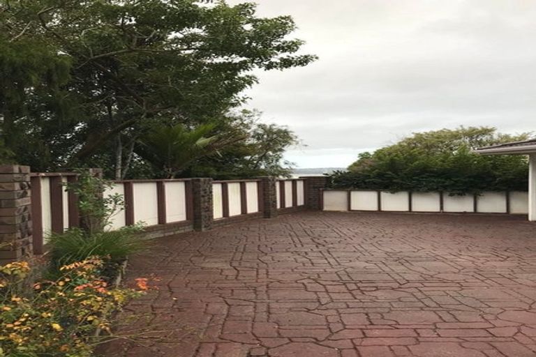 Photo of property in 1/1 Clearwater Cove, West Harbour, Auckland, 0618