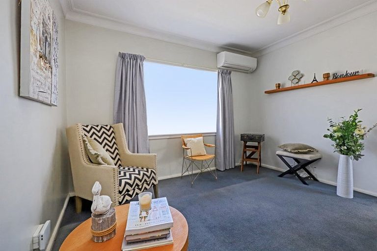 Photo of property in 215 Mayfair Avenue, Mayfair, Hastings, 4122