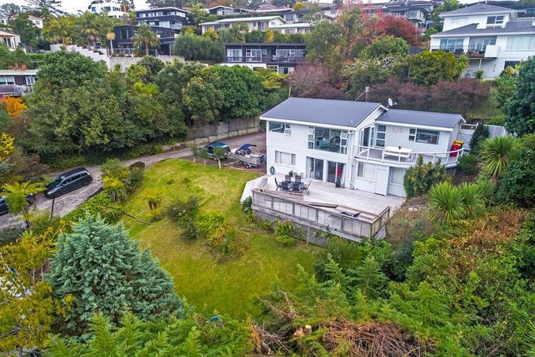 Photo of property in 90 Matipo Road, Mairangi Bay, Auckland, 0630
