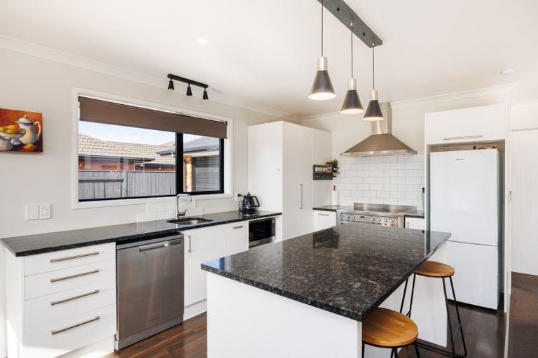 Photo of property in 35 Chestnut Close, Kelvin Grove, Palmerston North, 4414