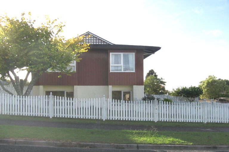 Photo of property in 27 Chatswood Grove, Chatswood, Auckland, 0626