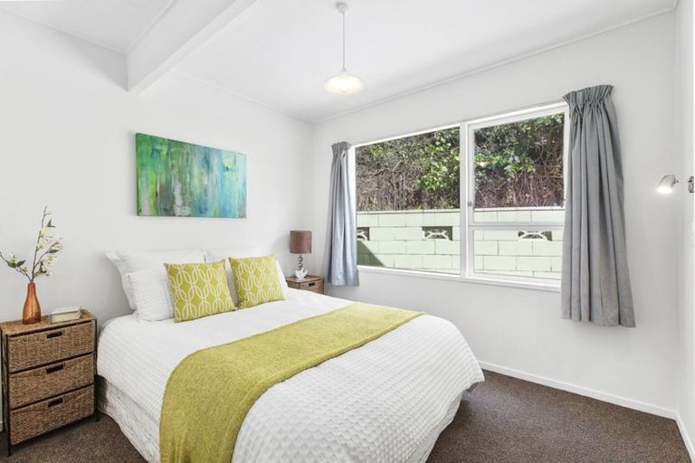 Photo of property in 6 Saint Annes Square, Tawa, Wellington, 5028