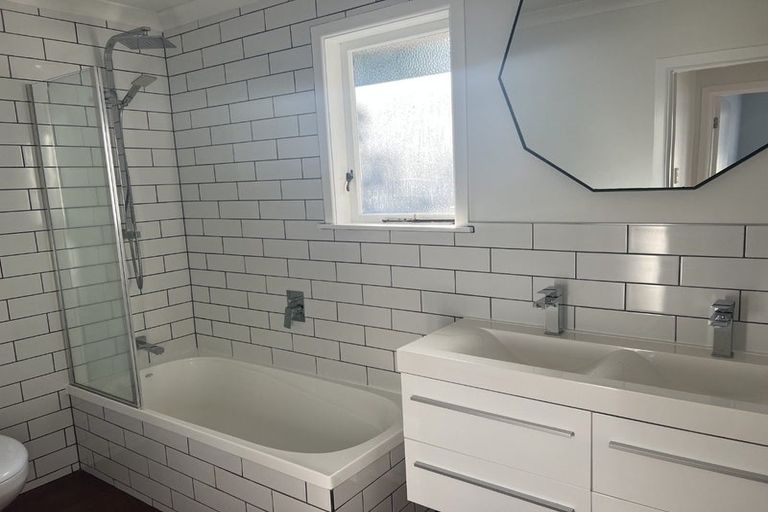 Photo of property in 1/15 Beulah Avenue, Rothesay Bay, Auckland, 0630