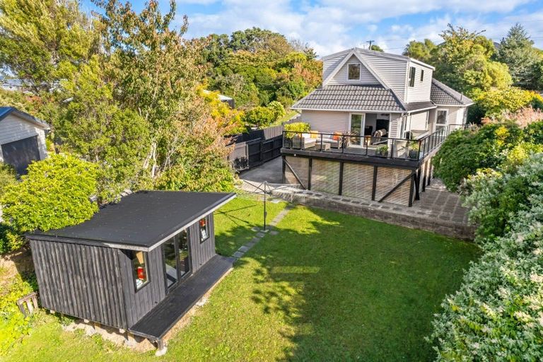 Photo of property in 7 Pokohiwi Road, Normandale, Lower Hutt, 5010