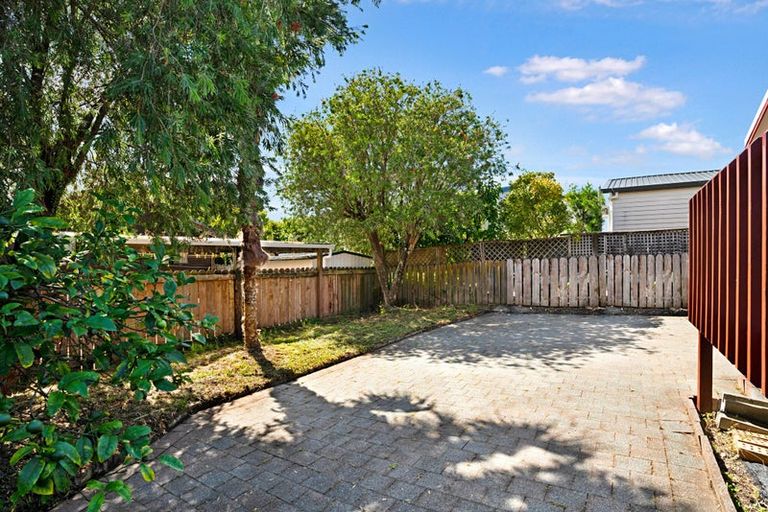 Photo of property in 4/28 Islington Avenue, New Lynn, Auckland, 0600