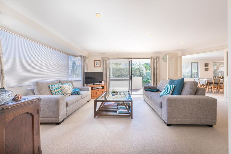Photo of property in 54a Mcfadzean Drive, Blockhouse Bay, Auckland, 0600