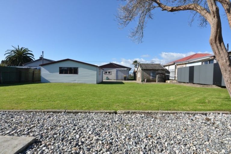 Photo of property in 20 Romilly Street, Westport, 7825