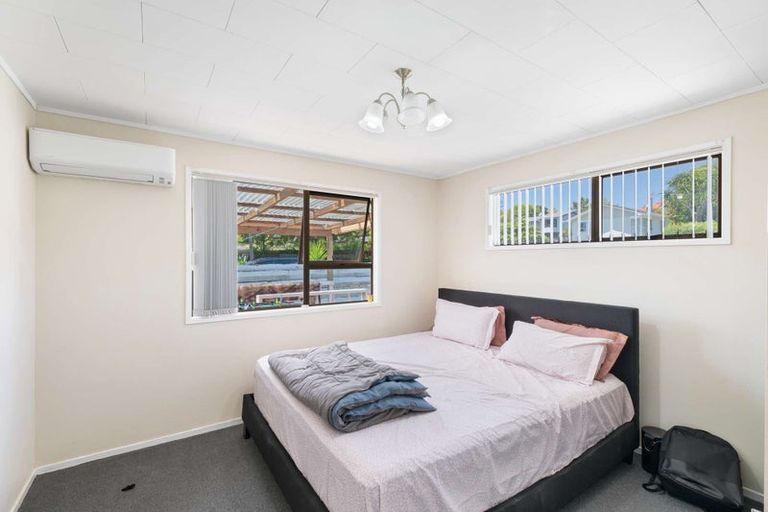 Photo of property in 13 Waari Avenue, Sunnyvale, Auckland, 0612