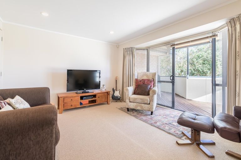 Photo of property in 54a Mcfadzean Drive, Blockhouse Bay, Auckland, 0600