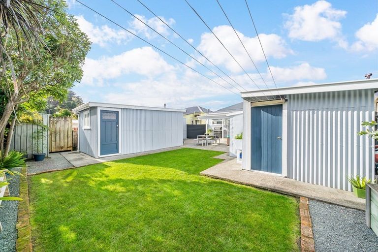 Photo of property in 25 Riddlers Crescent, Petone, Lower Hutt, 5012