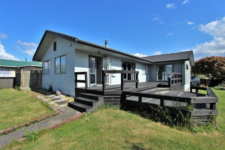 Photo of property in 28 Tennyson Drive, Owhata, Rotorua, 3010