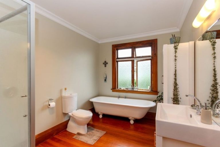 Photo of property in 5 Holsworthy Road, Lower Vogeltown, New Plymouth, 4310