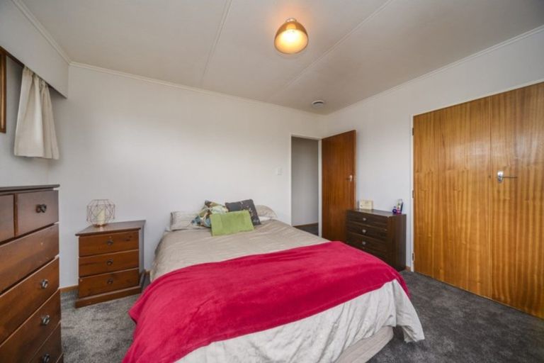 Photo of property in 10 Wairau Place, Kelvin Grove, Palmerston North, 4414