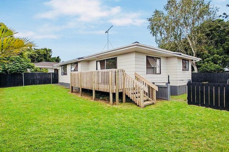 Photo of property in 1/33 Seaward Place, Wattle Downs, Auckland, 2103