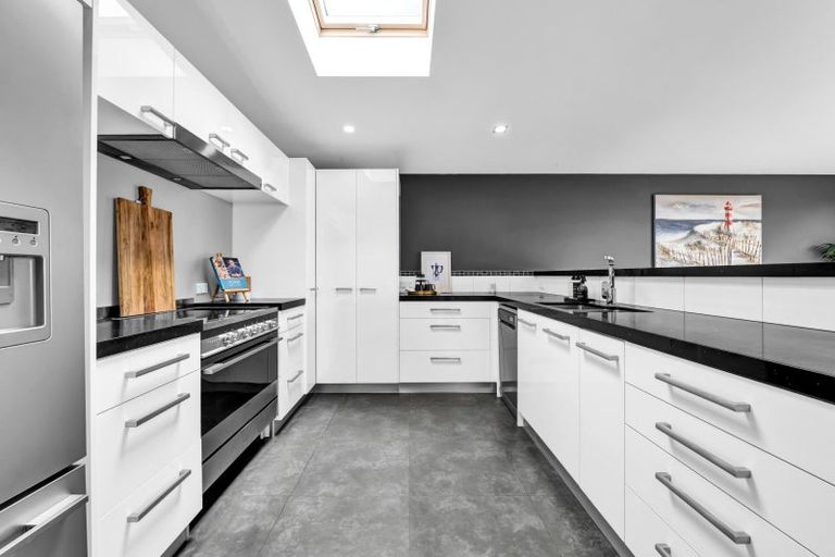 Photo of property in 14 Shearer Drive, Oakura, 4314