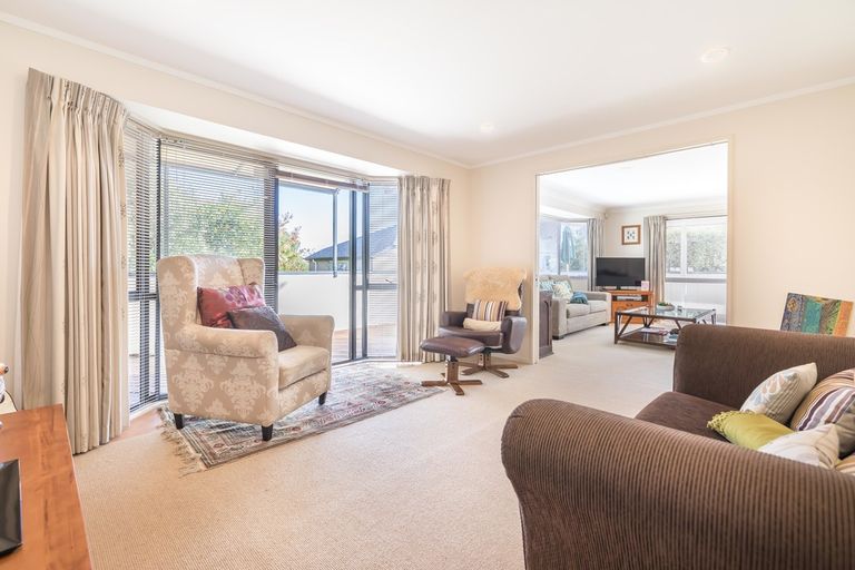 Photo of property in 54a Mcfadzean Drive, Blockhouse Bay, Auckland, 0600