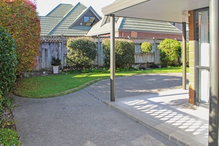 Photo of property in 15a Phoenix Avenue, Hokowhitu, Palmerston North, 4410