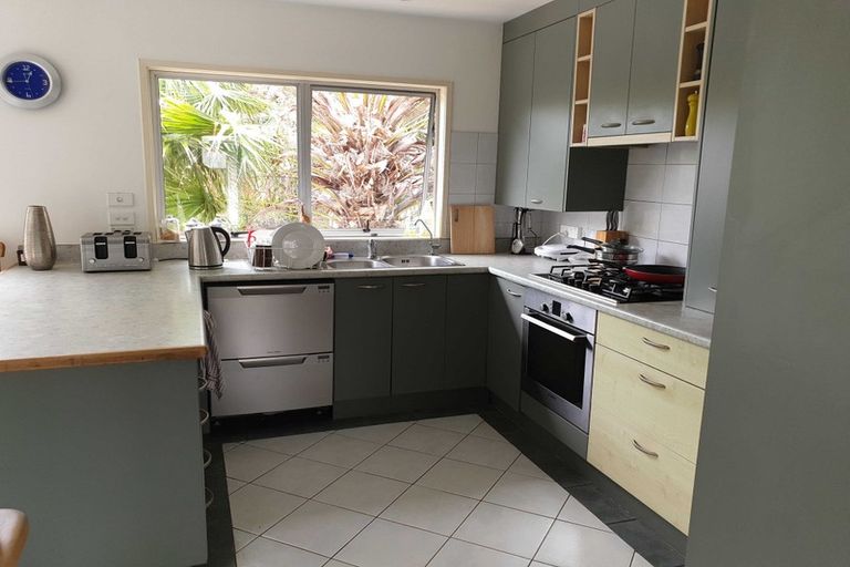 Photo of property in 17 Prestige Place, Castor Bay, Auckland, 0620