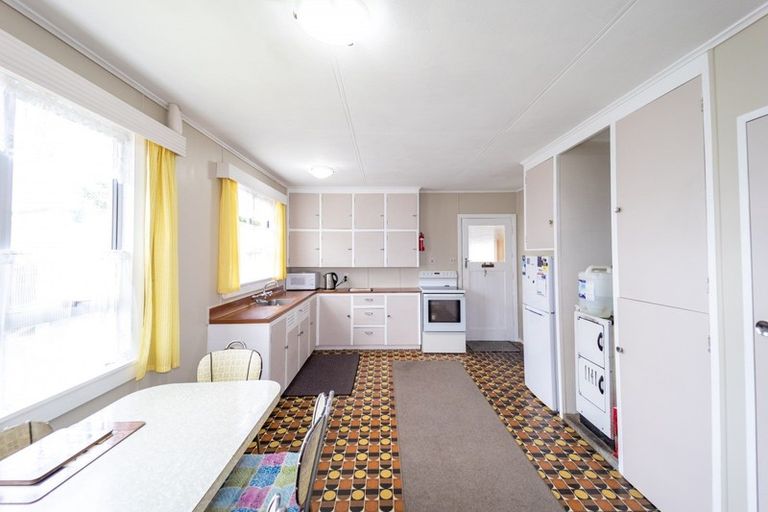 Photo of property in 24 Brassey Street, Waverley, 4510