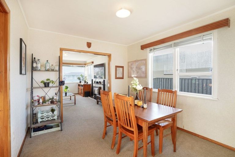 Photo of property in 39 Tararua Terrace, Cloverlea, Palmerston North, 4412