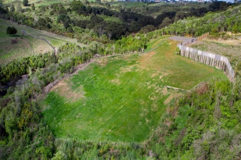 Photo of property in 114 Griggs Road, East Tamaki Heights, Auckland, 2571