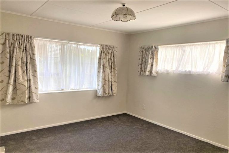 Photo of property in 30 Fyvie Avenue, Tawa, Wellington, 5028