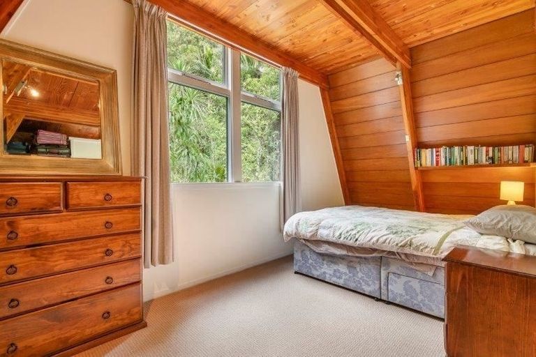 Photo of property in 36 Titirangi Beach Road, Titirangi, Auckland, 0604