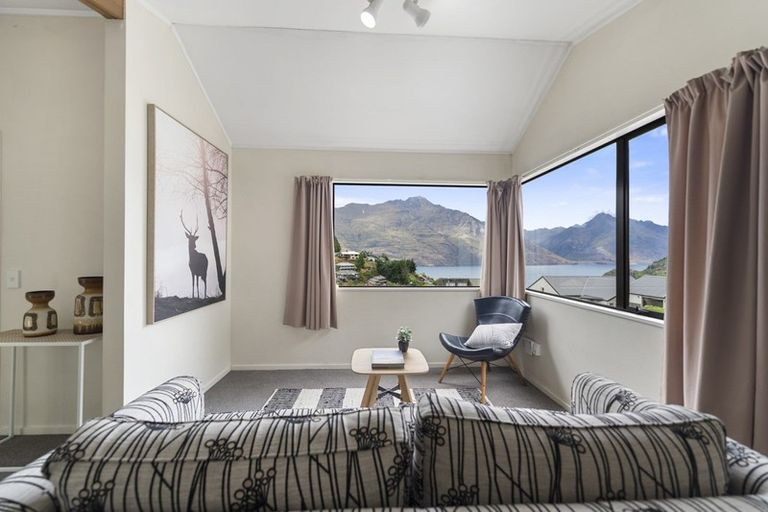 Photo of property in 9a Dart Place, Fernhill, Queenstown, 9300