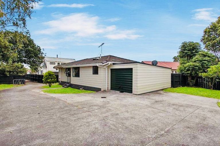 Photo of property in 1/33 Seaward Place, Wattle Downs, Auckland, 2103