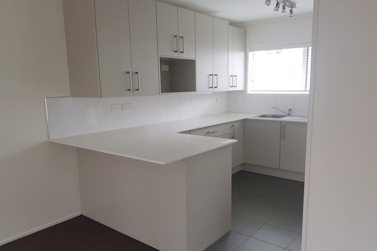 Photo of property in 3/25 Widmore Drive, Massey, Auckland, 0614