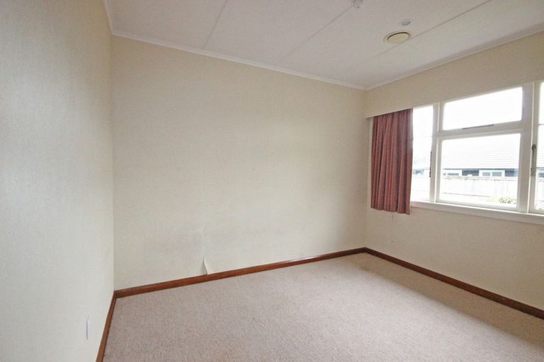 Photo of property in 28 Pahiatua Street, Hokowhitu, Palmerston North, 4410