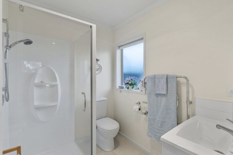 Photo of property in 6 Orewa Street, Torbay, Auckland, 0630