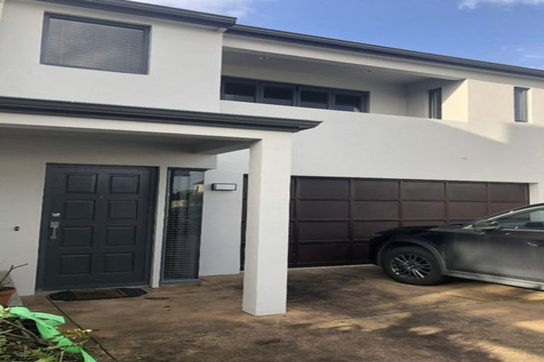 Photo of property in 79 Mt Lebanon Crescent, The Gardens, Auckland, 2105