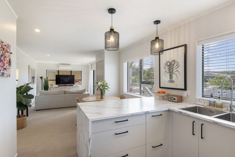 Photo of property in 2/26 Corunna Road, Milford, Auckland, 0620