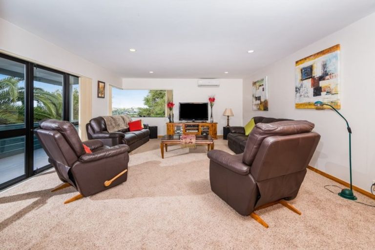 Photo of property in 52a Heathcote Road, Castor Bay, Auckland, 0620