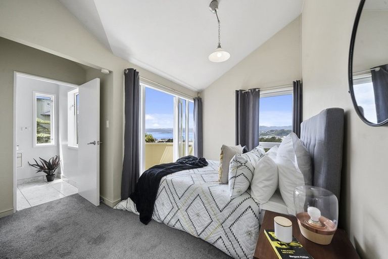 Photo of property in 51 Harbour View Road, Northland, Wellington, 6012