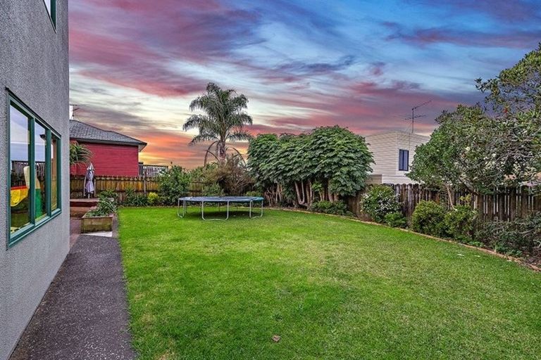 Photo of property in 151 Colwill Road, Massey, Auckland, 0614