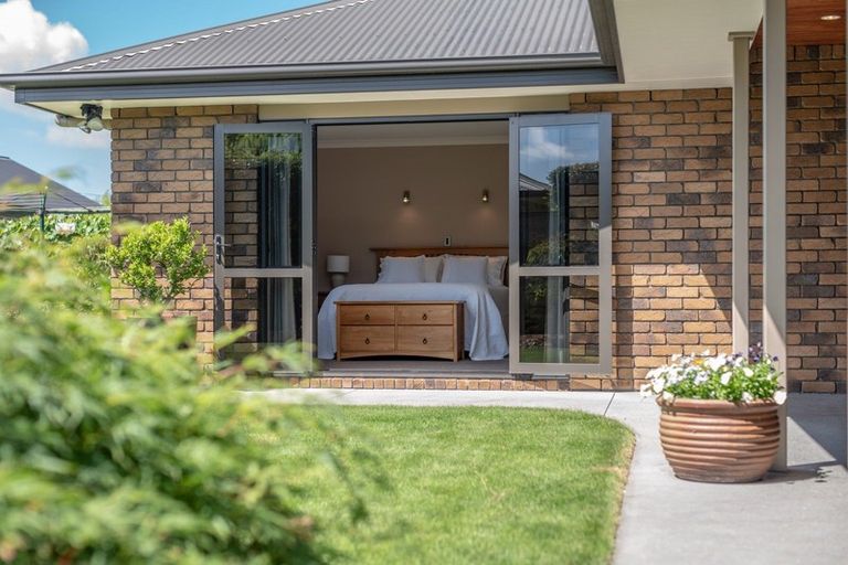 Photo of property in 8 Cooper Crescent, Cambridge, 3434