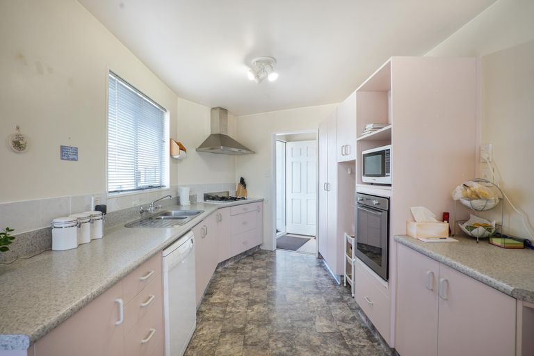 Photo of property in 8 Purdie Place, Milson, Palmerston North, 4414