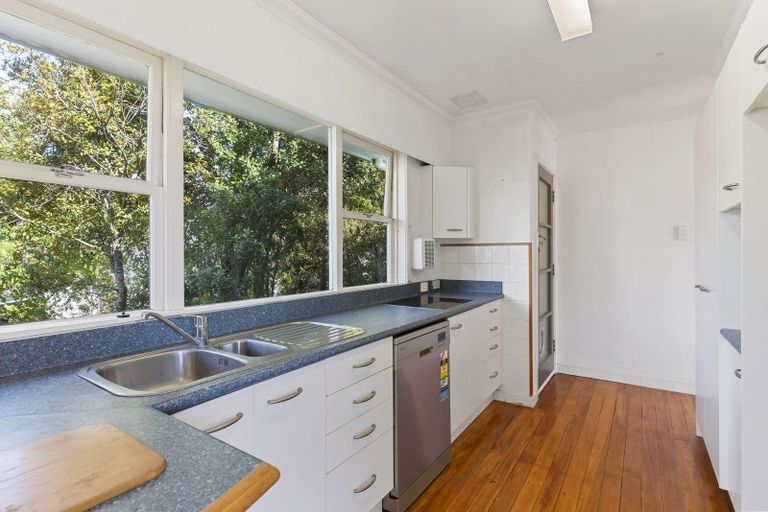 Photo of property in 83 Matipo Road, Mairangi Bay, Auckland, 0630