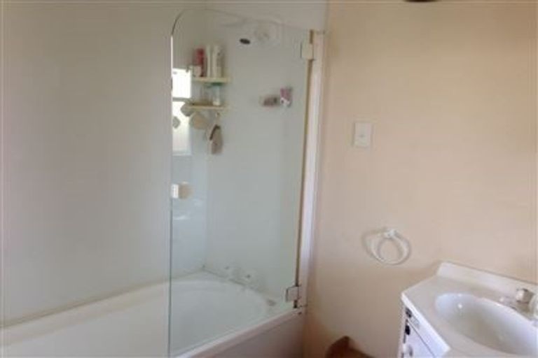 Photo of property in 1/21 William Souter Street, Forrest Hill, Auckland, 0620