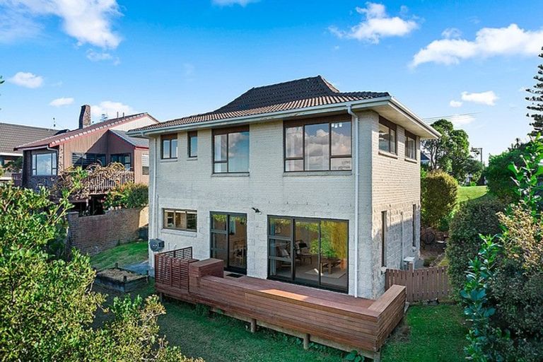 Photo of property in 38 Balmain Road, Chatswood, Auckland, 0626