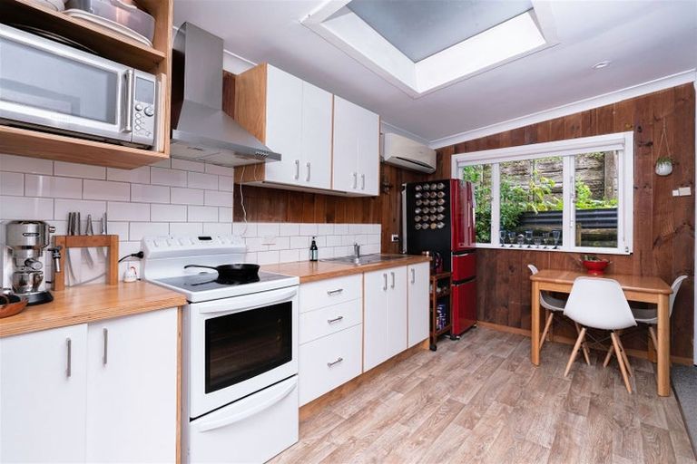 Photo of property in 56 Tilley Road, Paekakariki, 5034