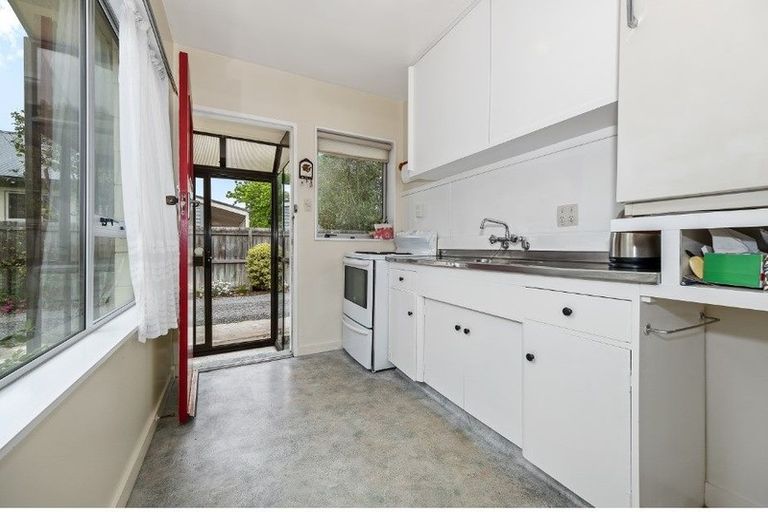 Photo of property in 1/139 Weston Road, St Albans, Christchurch, 8052