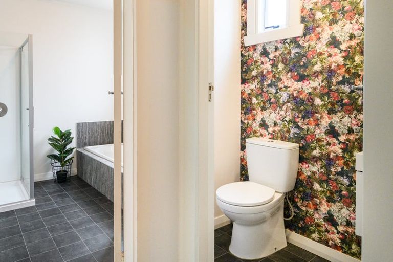 Photo of property in 32 Pahiatua Street, Hokowhitu, Palmerston North, 4410