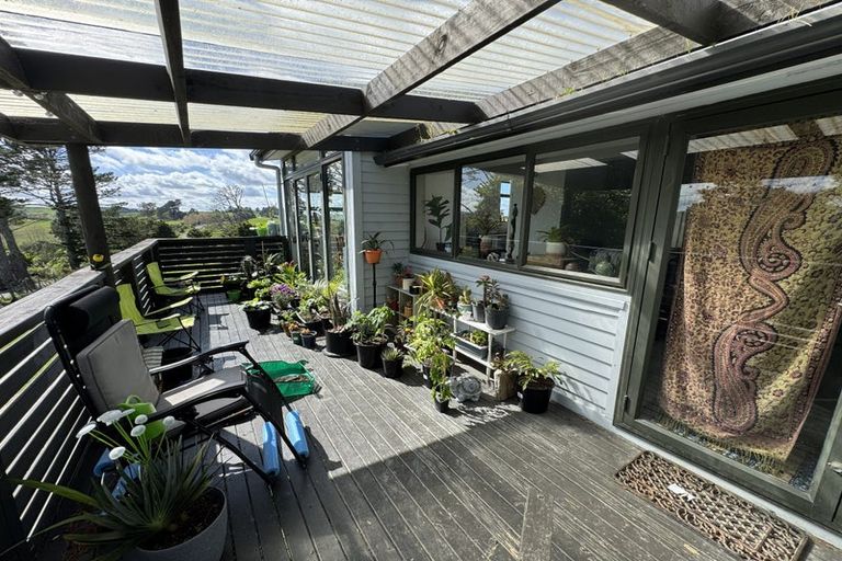 Photo of property in 43 The Pines Road, Paparoa, 0571