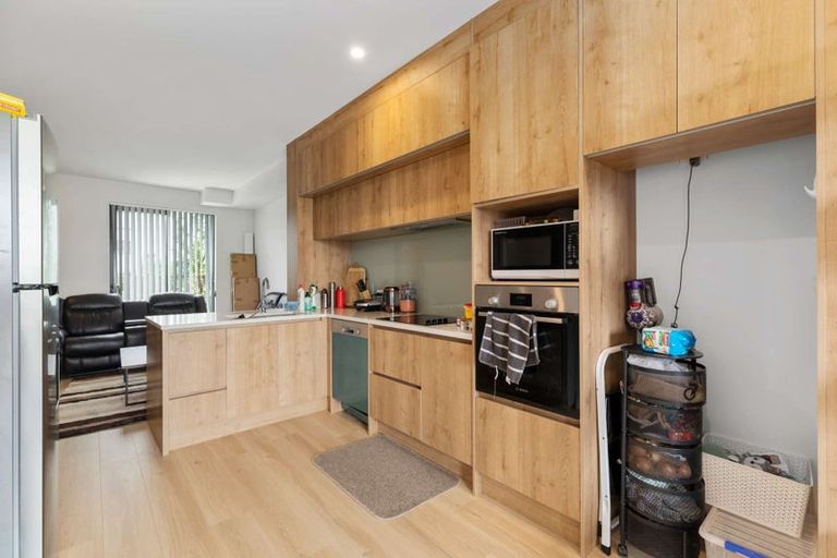Photo of property in 90 Tarapuka Road, Westgate, Auckland, 0814