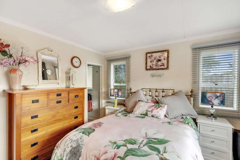 Photo of property in 16 Antrim Place, Hokowhitu, Palmerston North, 4410