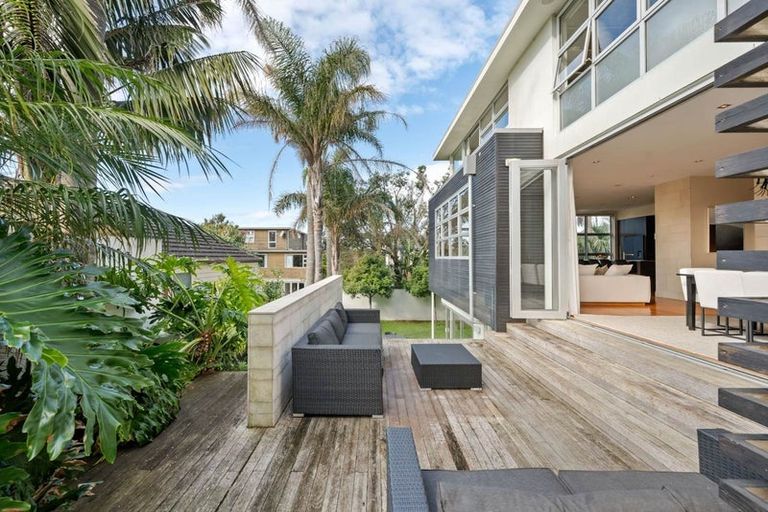 Photo of property in 23 Ocean View Road, Milford, Auckland, 0620