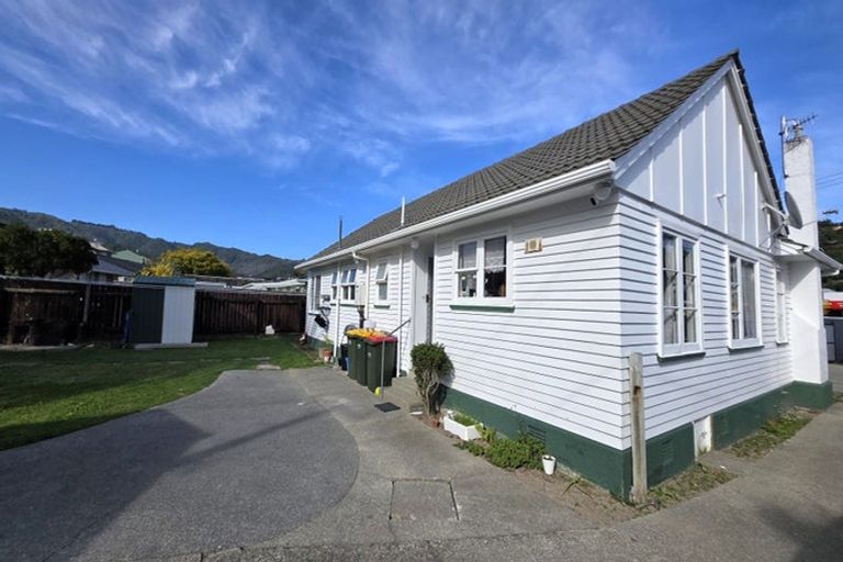 Photo of property in 195 Stokes Valley Road, Stokes Valley, Lower Hutt, 5019